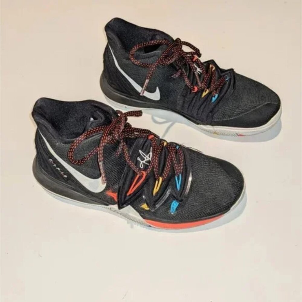 Nike Kyrie Friends Women Size 6 Gym Shoe Black Colorful Trim
